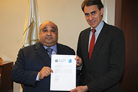 H.E. Sheikh Mohamed Bin Issa Al Jaber signs an agreement with Kenneth Roth, Executive Director of Human Rights Watch